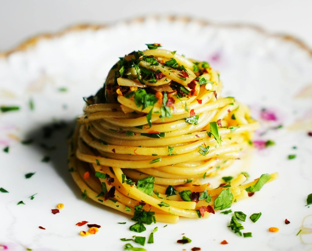 ESPAQUETE AO ALHO E ÓLEO –&nbsp;ITALIANO