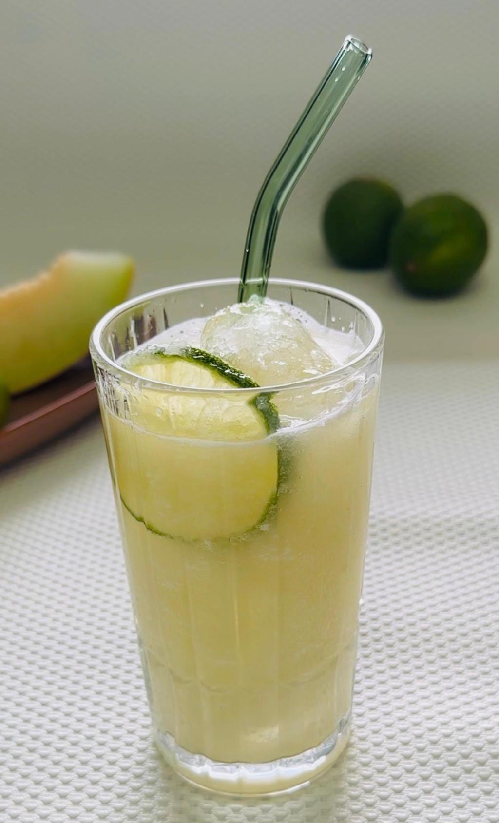 SUCO de MELÃO com&nbsp;LIMÃO